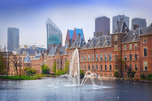 A picture of the historic Binnenhof building in The Hague, where old buildings blend with modern skyscrapers, reflecting the beauty Netherlands.