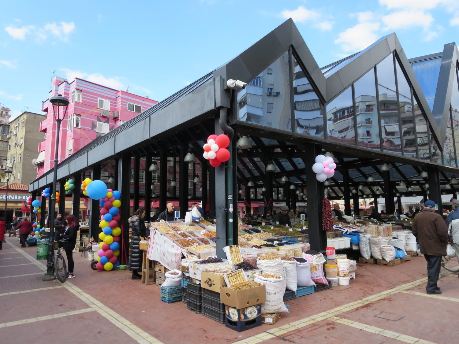 Pazari i Ri market