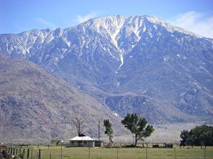 Nature’s Canvas: Where Mountains Touch the Sky