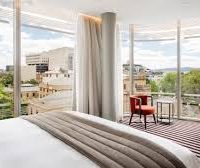 • Luxury: Mövenpick Hotel Hobart offers modern rooms with panoramic city views.