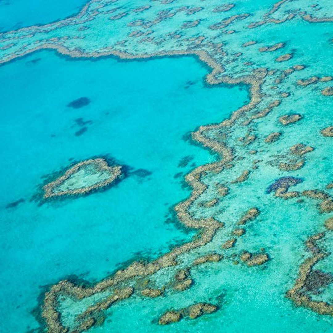 Whitsunday Islands: A Sailing Guide to Whitehaven Beach and the Heart Reef