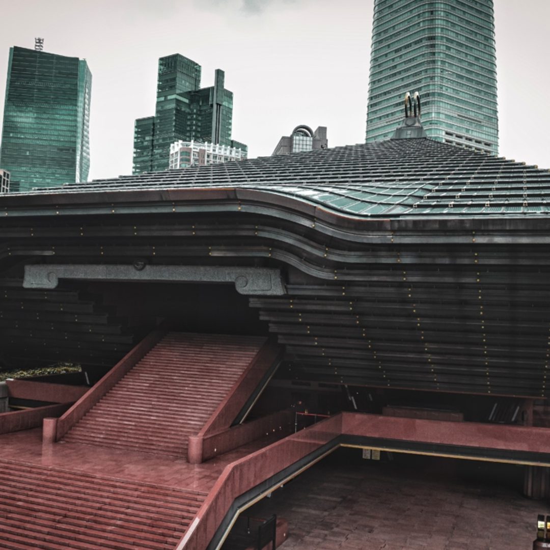 Tokyo Insider: Balancing Traditional Temples with Futuristic Skyscrapers
