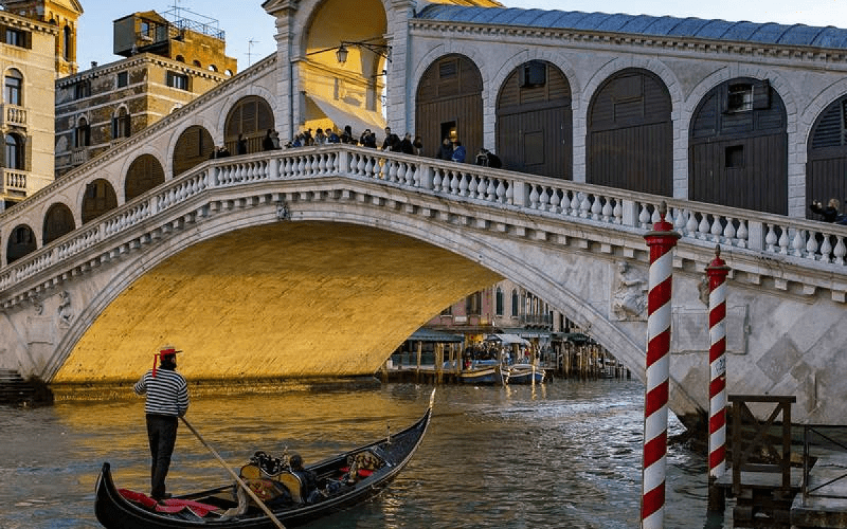 rialto bridge venice